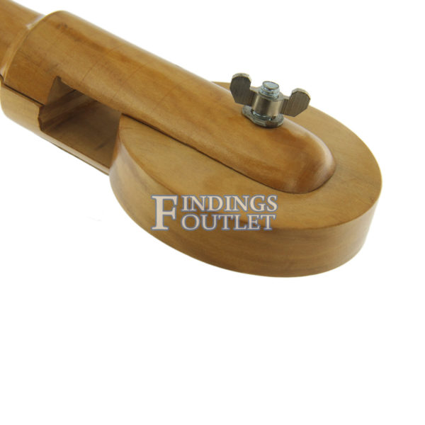 Wooden Bracelet Holder Zoom Tip Angle