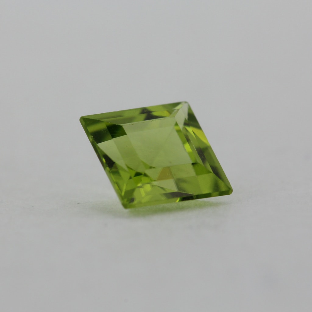 7mm x 7mm Square Princess Cut Natural Green Peridot Gem Gemstone 